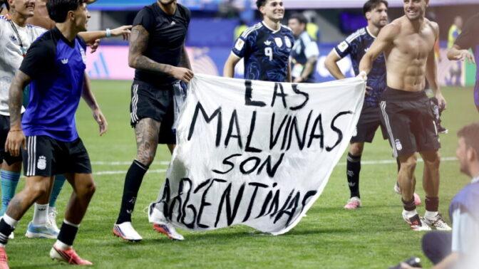 アルゼンチン代表、政治的パフォーマンスでFIFA処分か　「マルビナスは我々の領土」と主張