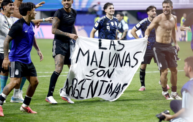 アルゼンチン代表、政治的パフォーマンスでFIFA処分か　「マルビナスは我々の領土」と主張