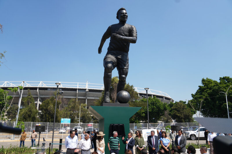 ペレの1958年W杯決勝ユニフォーム、約8億円で落札