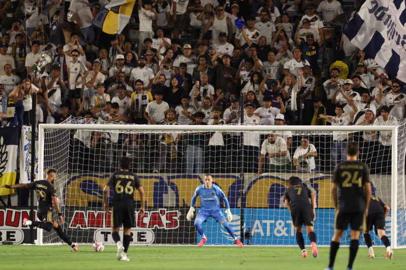 ソン・フンミン、今季リーグ初ゴール!PK譲渡から自らネットを揺らしLAダービー3-0快勝に貢献