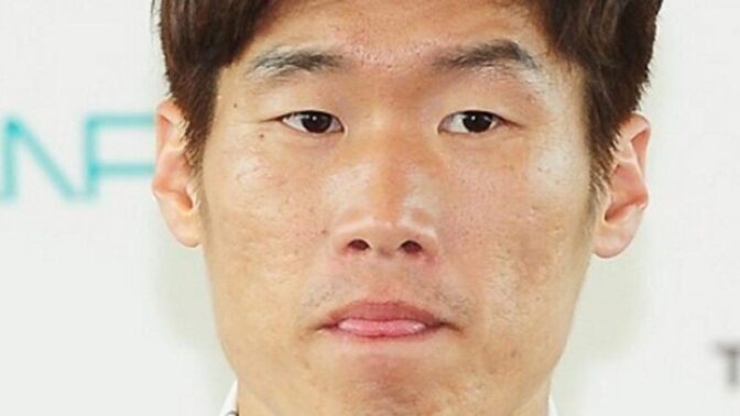 パク・チソン、5年ぶりにユ・ジェソクと再会…スペイン優勝的中＆K-サッカー革新委員会共同委員長就任