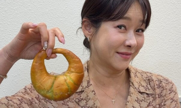 ヒョニョン、収録後に聖水洞でカフェデート…「同じ景色を見ているだけで幸せ」