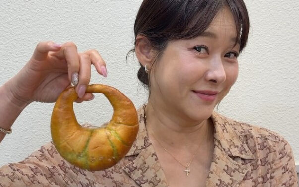 ヒョニョン、収録後に聖水洞でカフェデート…「同じ景色を見ているだけで幸せ」