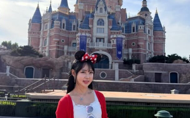「幸せを感じるにも体力が必要」…キム・ギュリ、娘と上海ディズニーランドで過ごした思い出を公開