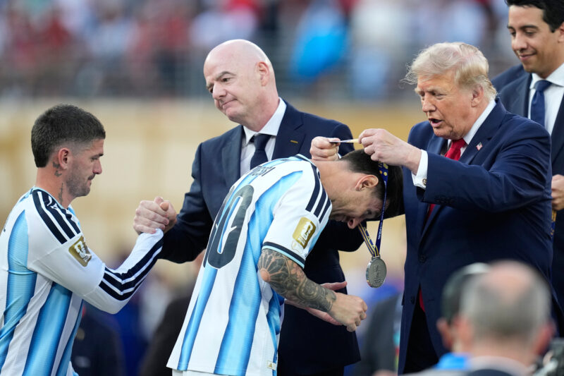 ブーイングも意に介さず…トランプ氏がスポーツ観戦に執着する「意外な理由」