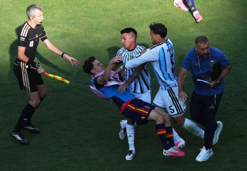 荒いファウルに授賞式ボイコット…敗戦で品格を失ったアルゼンチン、FIFA調査へ