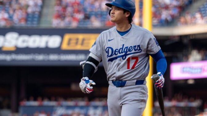 大谷翔平の膝の違和感、打撃への影響は？ロバーツ監督が否定「心配はしていない」