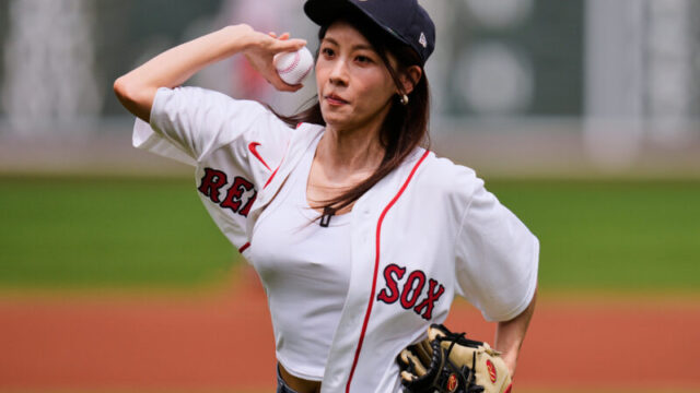 ボストン80年ぶりの15連勝！歴史的瞬間の始球式に女優ハ・ジウォンが登場