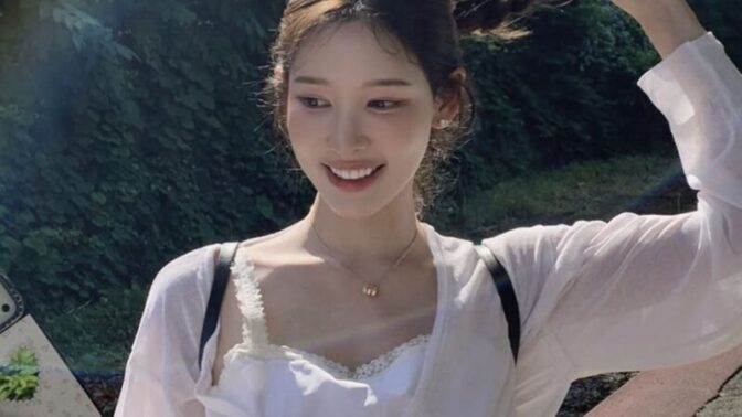 「会社が苦しいからエアコンもつかない」デフォルト危機のTV局で働く人気女子アナ、Vlogでの“軽率発言”が炎上「クビにならないよね？」