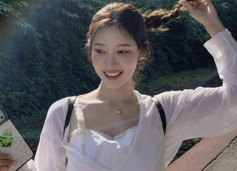 「会社が苦しいからエアコンもつかない」デフォルト危機のTV局で働く人気女子アナ、Vlogでの“軽率発言”が炎上「クビにならないよね？」