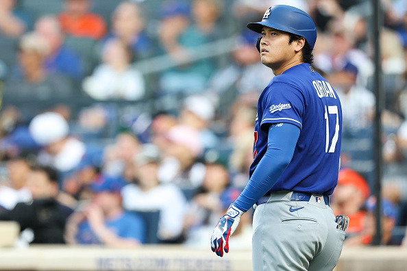 大谷翔平、二刀流復帰は延期へ…ブルペン投球中に膝の違和感が再発、ロバーツ監督「100％確信が持てるまでは登板させない」