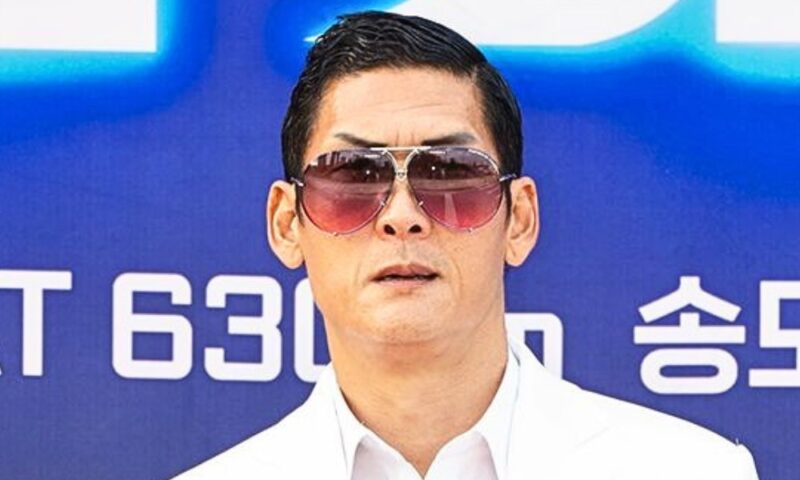 「心臓発作かと…」godパク・ジュニョン(57)、サプリ過剰摂取とコロナ自粛生活で「不整脈」の診断を告白。ビタミン数値は一般人の10倍に