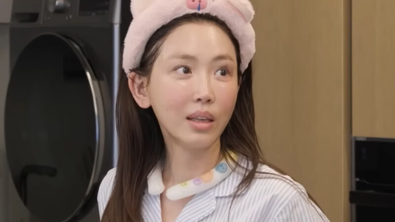 目元の整形を7回繰り返し…47歳で“歴代級の童顔清楚美女”になった女優