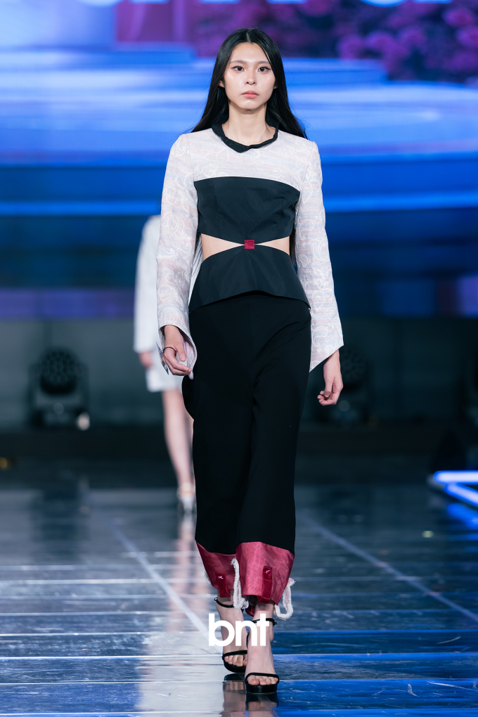 アン・セハン、多彩なルックを着こなす洗練されたカリスマ(Face of Korea)