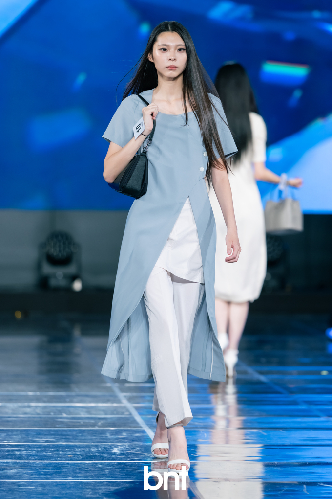 アン・セハン、多彩なルックを着こなす洗練されたカリスマ(Face of Korea)