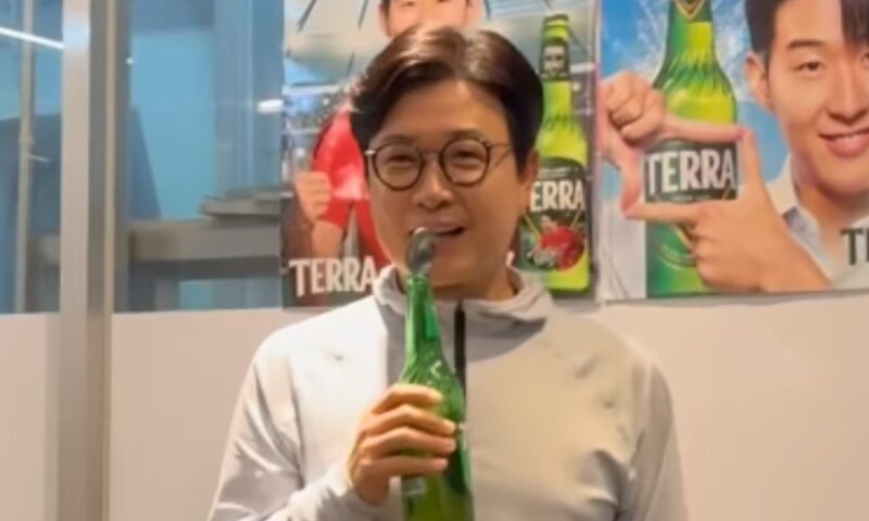 JTBC「出演料未払い」の嵐が吹き荒れる中…『冷蔵庫をお願い』チームの固い絆！MCキム・ソンジュの“自虐ジョーク”に現場爆笑