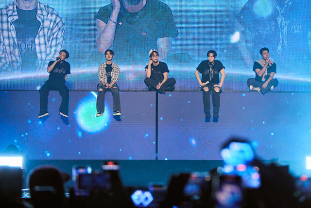 EXO、行く先々で全席完売…見せつけた「王の帰還」