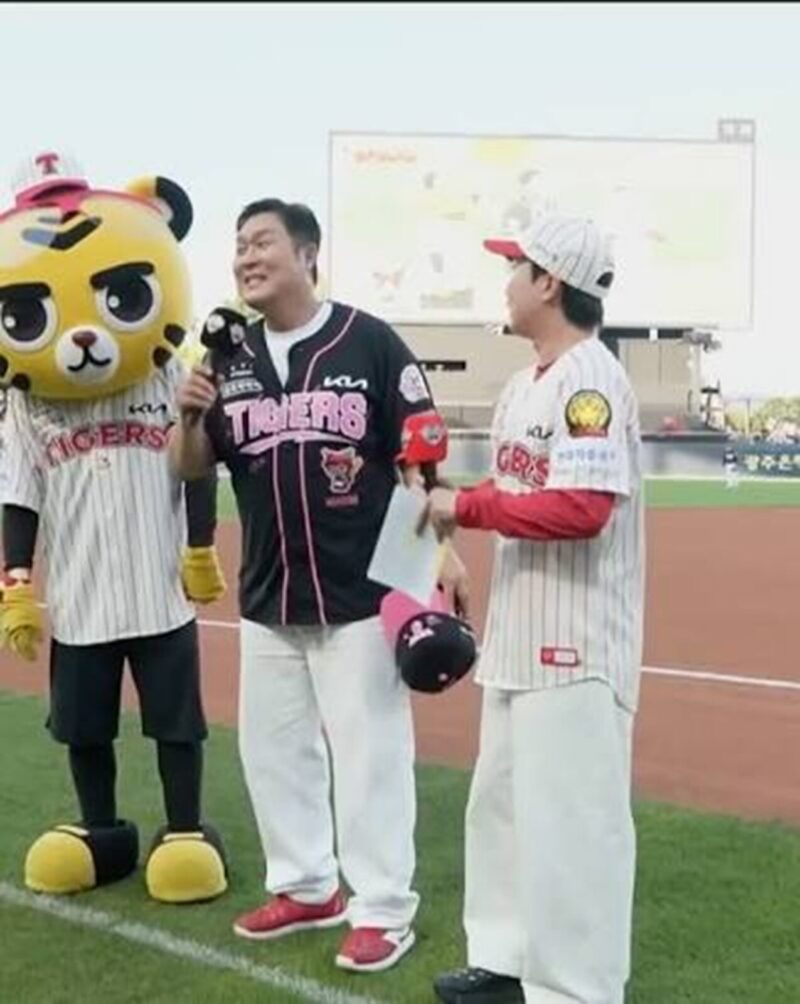 始球式で大やらかし！グラブに入ったのはまさかの…