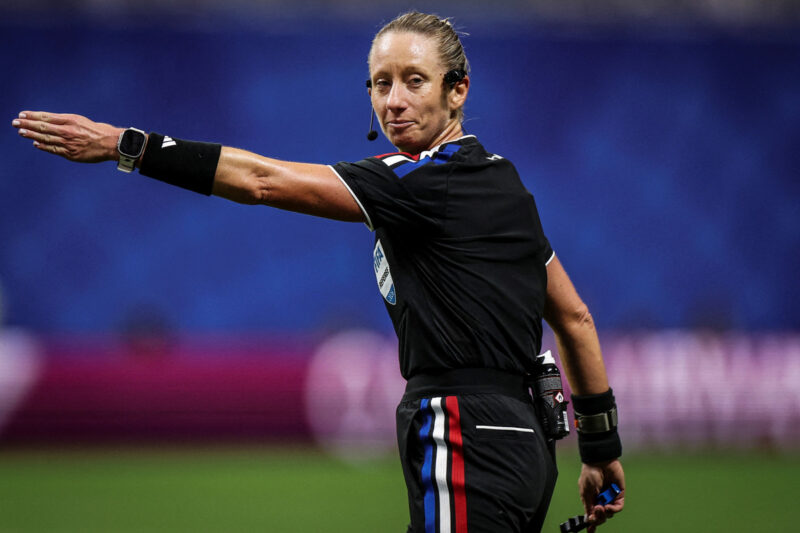 W杯女性主審トーリ・ペンソが語る「性別ではなく実力で評価される未来へ」