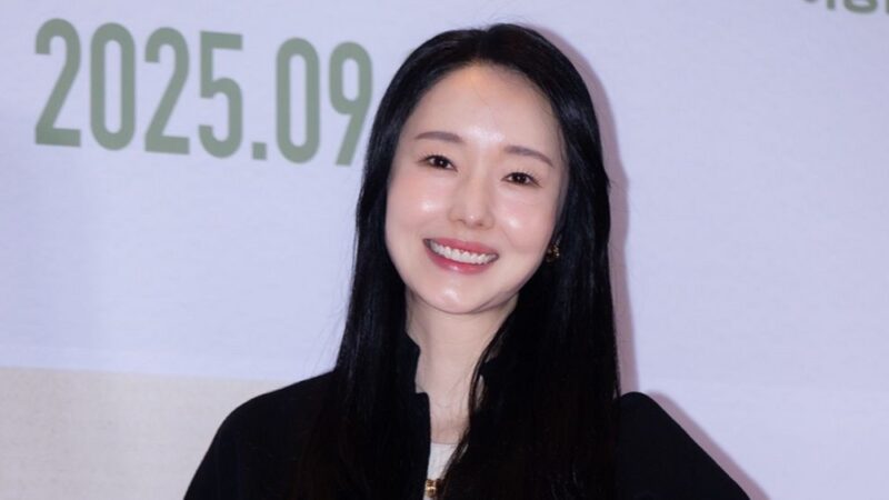 イ・ジョンヒョン、医者の夫の実家は超エリート…義父から義弟まで「江南開業」PRに乗り出す