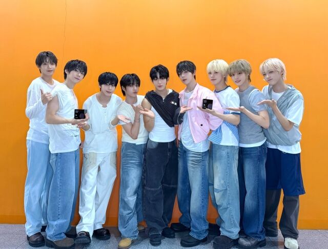 AHOF、『K-POPアップ・チャートショー』で4冠達成！「ポハと幸せな思い出を作れて嬉しい」