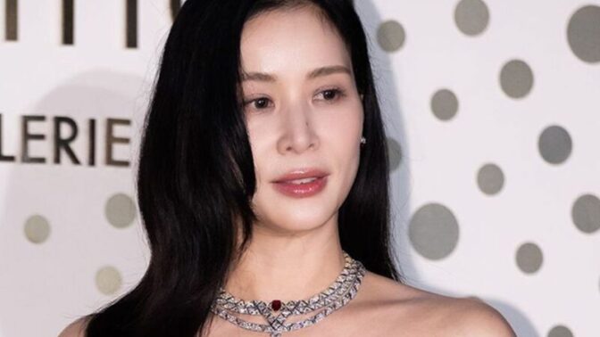 チャン・ドンゴンの妻コ・ソヨン、G-DRAGONとの親交を披露！コラボ商品をサプライズ宅配で受け取る「たまに送ってくれるの」