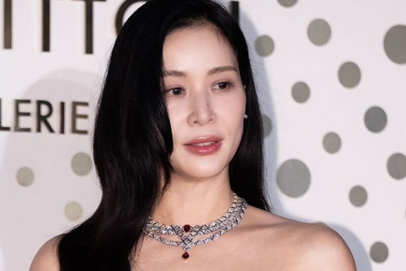 チャン・ドンゴンの妻コ・ソヨン、G-DRAGONとの親交を披露！コラボ商品をサプライズ宅配で受け取る「たまに送ってくれるの」