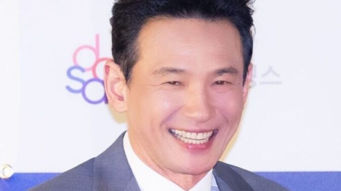 私生活疑惑の渦中に…ファン・ジョンミン、映画『ホープ』舞台挨拶で見せたプロの対応が話題