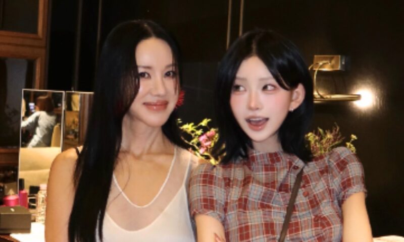 オム・ジョンファ、試写会に駆けつけた弟オム・テウンとの密着ツーショットを公開「大きな力になった」