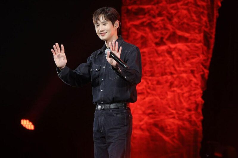 「42歳」パク・ソンフン、愛情爆発…ファン騒然の事態に