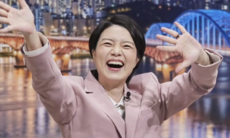 アン・ヨンミ、第2子出産後も“ボーンマン”健在！授乳アピールの胸元披露にチャン・ソンギュ「おかしくなる」