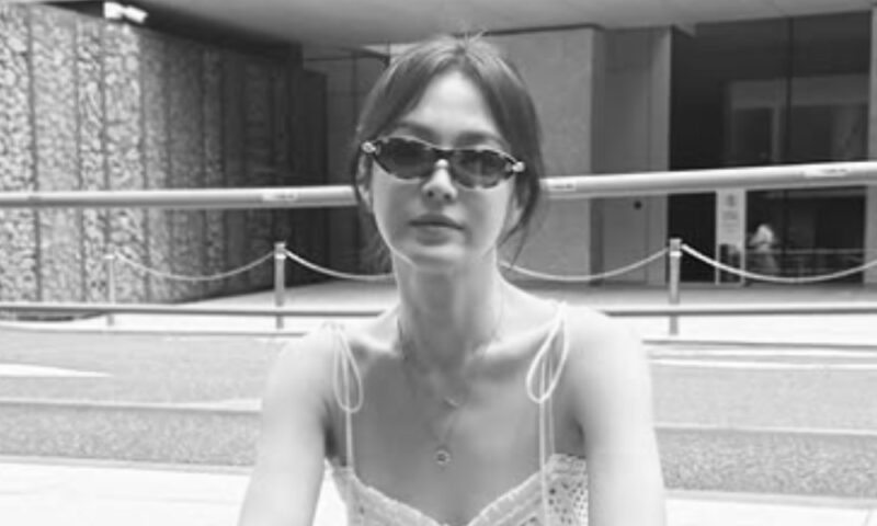 【ソン・ヘギョ】44歳の近影に「大学生に見える」と驚きの声 ノースリーブ姿の清純な美しさ