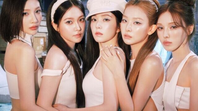 サマークイーンの帰還！Red Velvet、約2年2ヶ月ぶりの完全体カムバック！新曲『Surfin' Boy』を本日リリース、ジョイが作詞に参加
