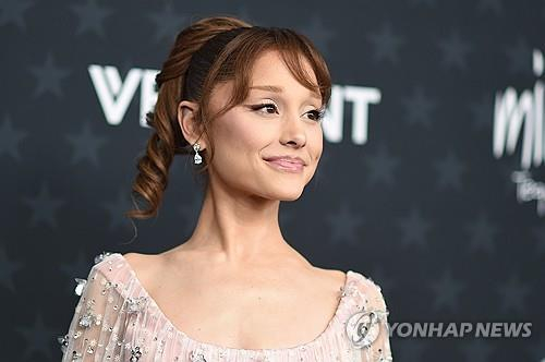 アリアナ・グランデ、「痩せすぎ」批判に苦悩　活動休止を発表
