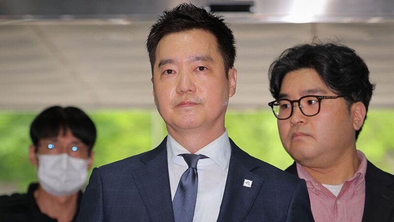 キム・スヒョンが笑顔で復帰発表の一方…カセヨン金世議、収監中に健康悪化で「危篤」