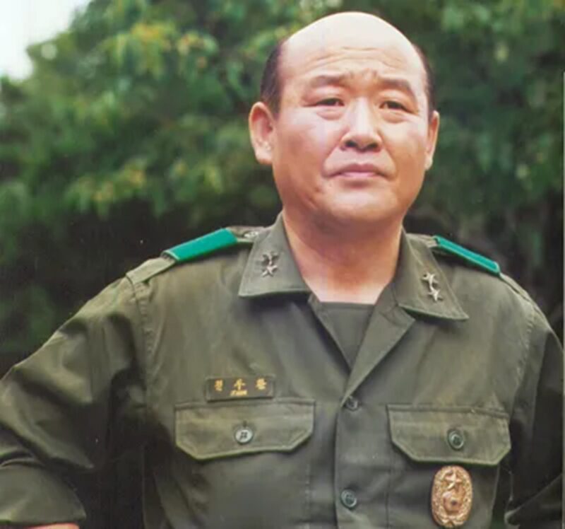 大統領にそっくりすぎて長年無職だった俳優