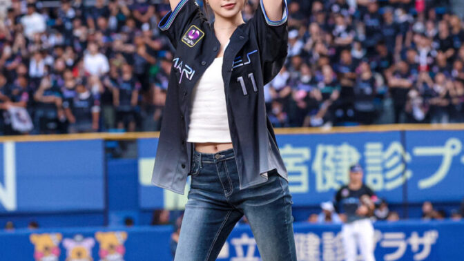 LE SSERAFIMホン・ウンチェ、千葉ロッテの大勝を呼び込む“勝利の女神”に！ZOZOマリンで華麗な始球式