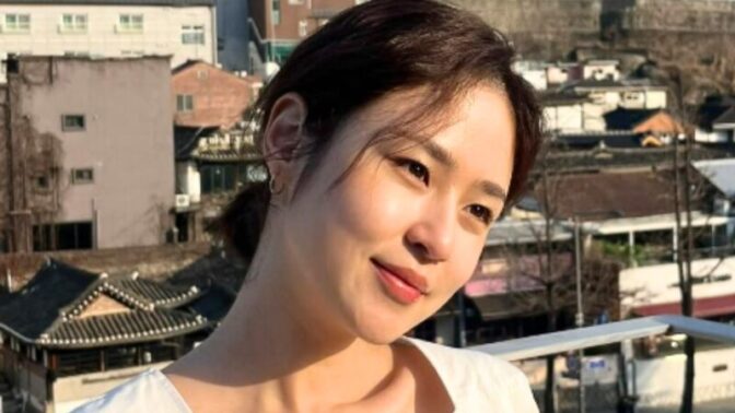 良性腫瘍の手術を乗り越え…女優シム・ウヌ、ソウル・平昌洞にヨガスタジオをオープン！「エアコンを設置しました」と開業準備に大忙し