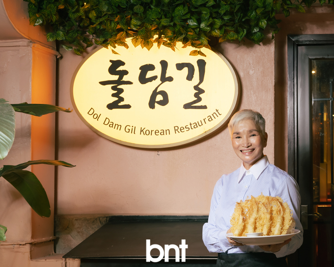 【bntグローバル 香港Kフードテーブル】地球村Kグルメ⑥ 「料理は正直さ」…尖沙咀に咲いた白髪の女社長が届ける南道の味、「石垣道（トルダムギル）」イ・ヨンヒ代表