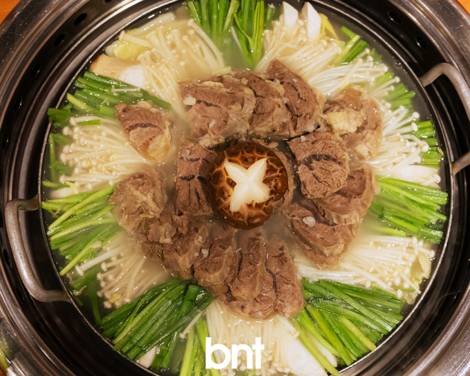 【bntグローバル 香港Kフードテーブル】地球村Kグルメ⑥ 「料理は正直さ」…尖沙咀に咲いた白髪の女社長が届ける南道の味、「石垣道（トルダムギル）」イ・ヨンヒ代表