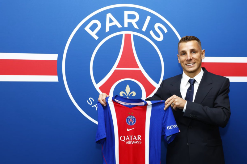 【PSG】フランス代表DFディーニュが10年ぶりの電撃復帰！「全大会制覇へ全力を尽くす」