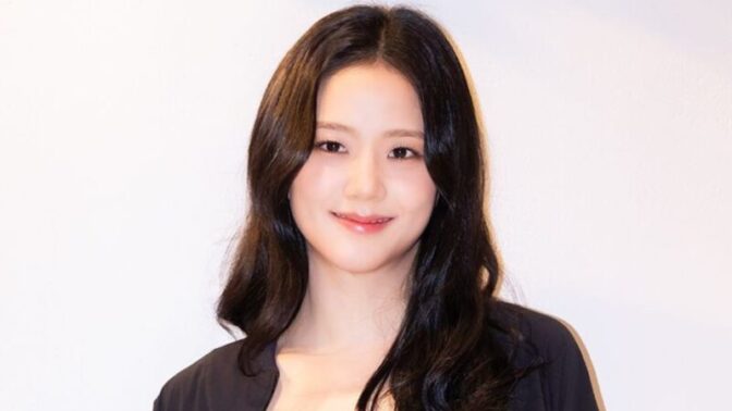 「憶測は控えて」BLACKPINKジス、10周年ファンミでの涙に長文で心境告白
