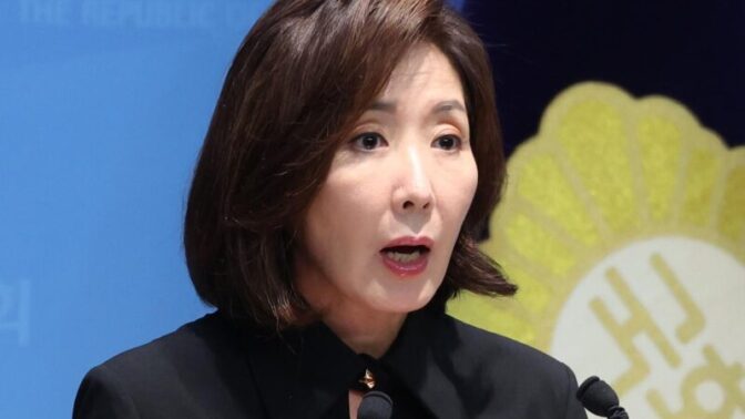 「共倒れ」…ナ・ギョンウォン議員、本日投稿した文章に政界騒然