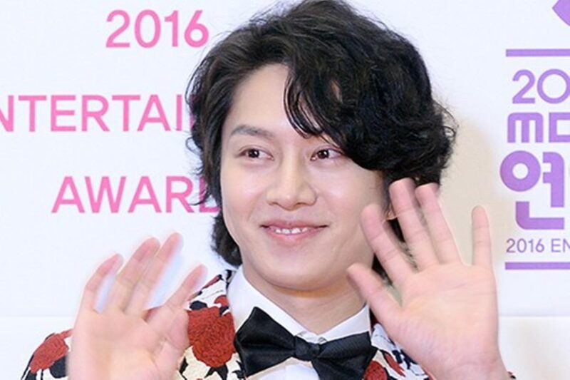 「逆さ太極旗」キム・ヒチョル、1日で謝罪…「申し訳ありません」