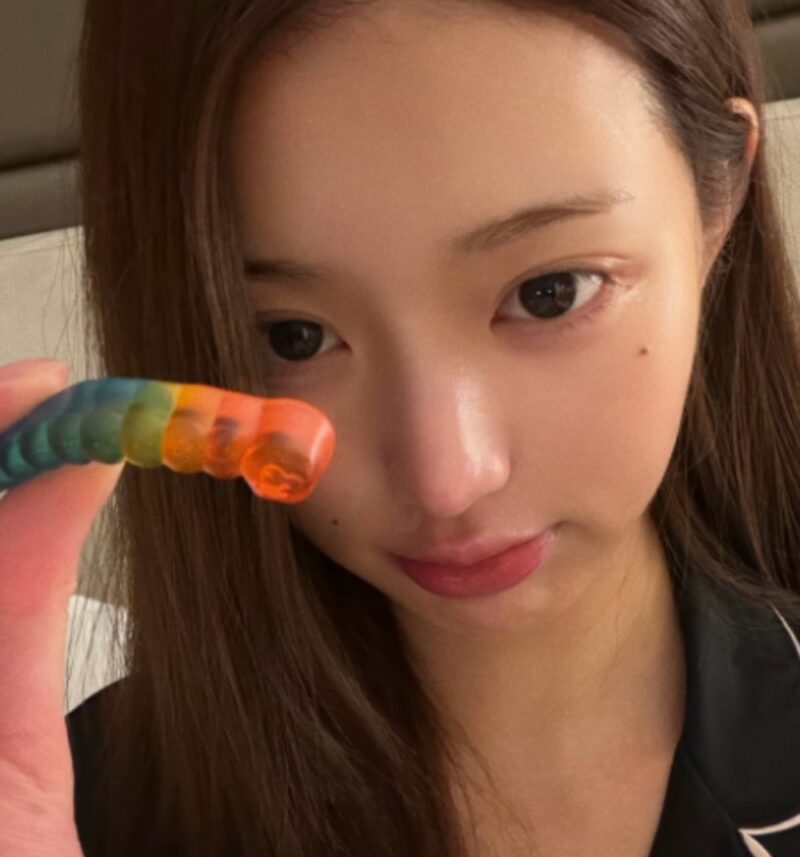 G-DRAGONも「いいね」…チャン・ウォニョン、ハンバーガー抱えて「お腹すいた」衝撃の食べっぷり