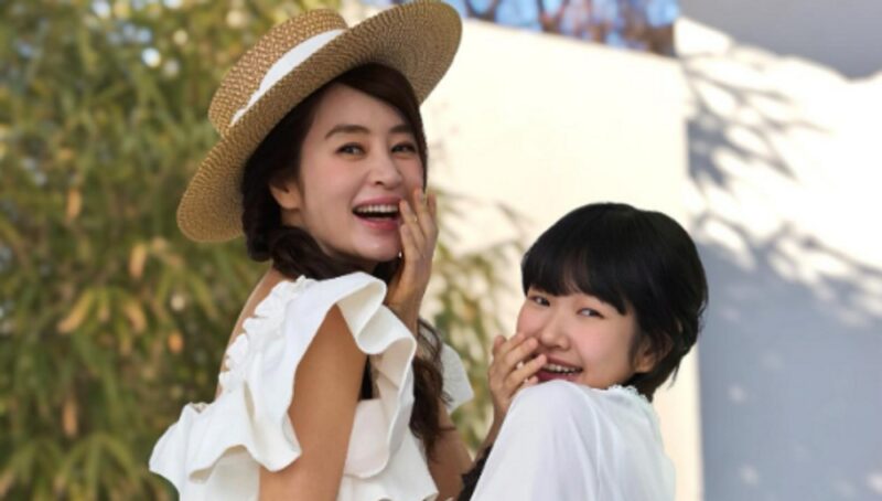 タキシード→ベール姿で満面の笑み…キム・ヘス＆キム・ジフン、ウェディング写真公開「夫婦ケミ最高」