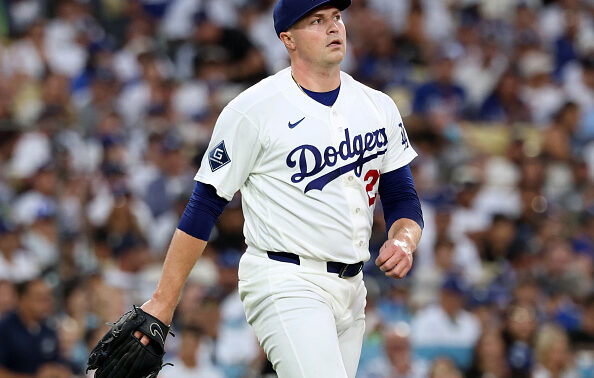 ドジャース本拠地デビューのスクーバル、5回3失点6奪三振と奮闘！打線の援護でチームは劇的逆転勝利