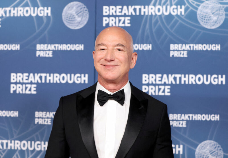 アマゾン創業者ベゾス氏、英リヴァプールFCの株主に？コンソーシアムが株式30％を約2600億円で取得へ