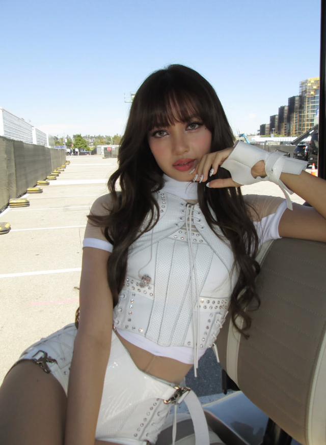 BLACKPINKリサ、フレデリック・アルノー氏と破局説…新たな熱愛疑惑には「沈黙」貫く