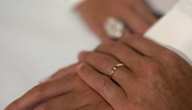 “偽の挙式”にファン殺到の珍事も…C・ロナウドが極秘結婚！10年愛を誓った「超シンプル指輪」に世界が注目